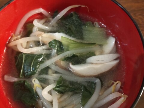 小松菜と椎茸ともやしの中華スープ♡